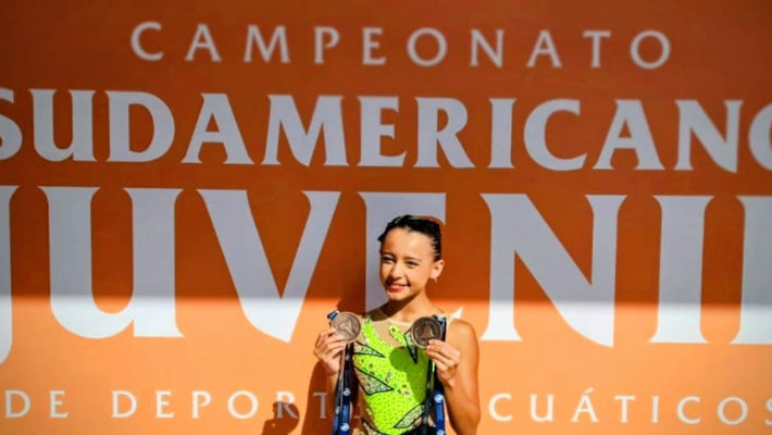 Amanda Veronezi Conquista Duas Medalhas de Bronze no Sul-Americano de Nado Artístico