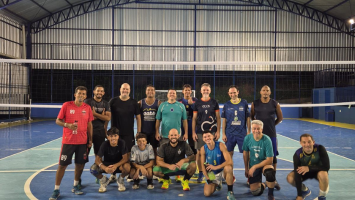 VÔLEI MASCULINO EM CONSTRUÇÃO: TREINO, EVOLUÇÃO E NOVOS DESAFIOS