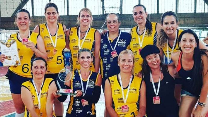 Conquista do vôlei feminino no Torneio Regina Célia Vaz